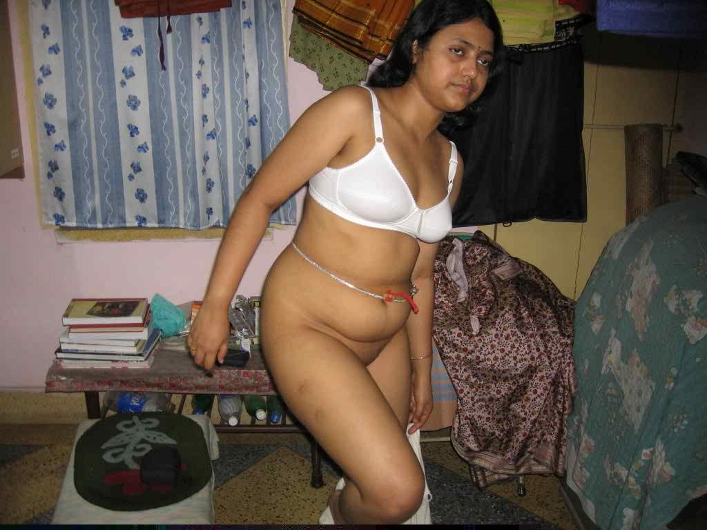 Chandigarh Bhabhi White Bikini Pics - Chandigarh Bhabhi Nude Photos Nangi Porn Pictures