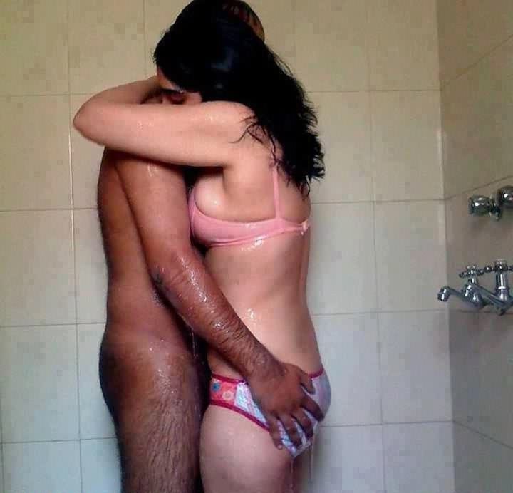 Desi Bangalore Bhabhi Bathroom Sex Pics - Bangalore Bhabhi Porn Naked Hot Photos