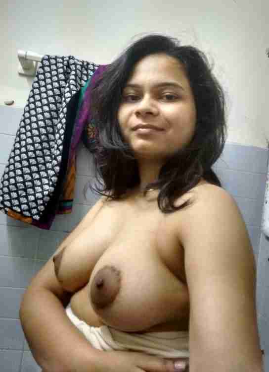 Mumbai College Girls Huge Big boobs Selfies - Nude Images of Mumbai College Girls