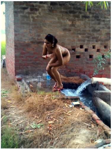 Desi Village Bhabhi Bathing Outdoor Sexy Photos - Desi Village Bhabhi Nude Photos Nangi Chut Gand Sexxx Images