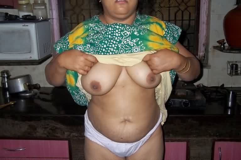 chennai bhabhi showing her big boobs nude photos - Bhabhi Big Boobs Sex Photos
