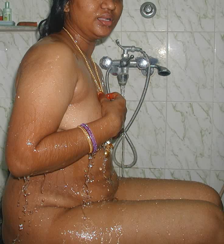 Bhojpuri Desi Bhabhi Nude Bath Photos 1 - Sexy Bhojpuri Bhabhi Nude Photos Nangi Chut Gand Images