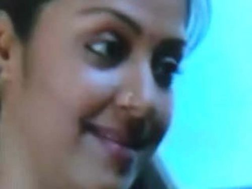Jyothika’s Sultry Dance Tribute – Hot Boobs Alert