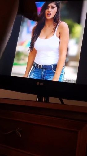 Yashika Aannand – Sizzling Cleavage Reveal Scenes